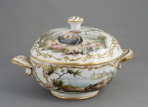 H÷chst Two-handled Bowl with Cover