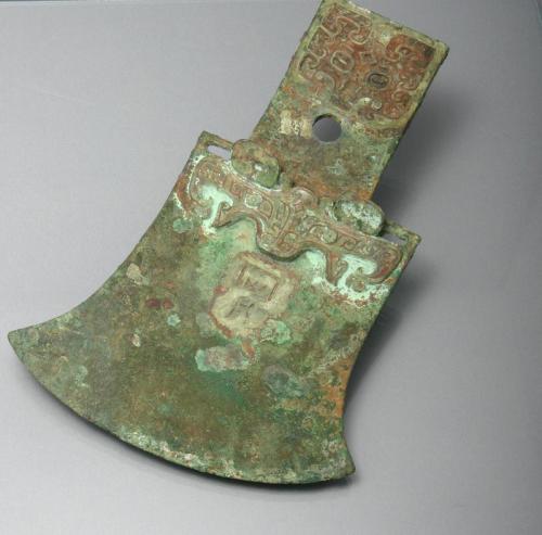 Bronze Yue-Axe with Inscription