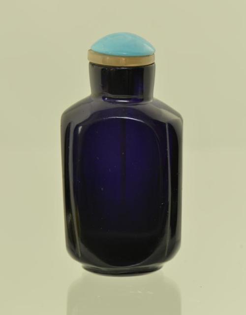 Snuff bottle