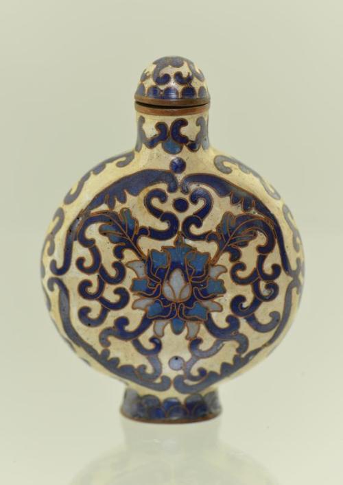 Snuff bottle