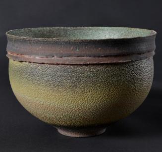 Hammered bowl with lithium compound