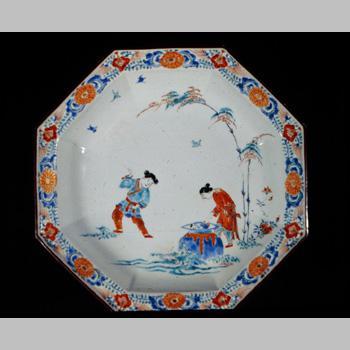 Kakiemon Ware Dish (Hob in the Well pattern)