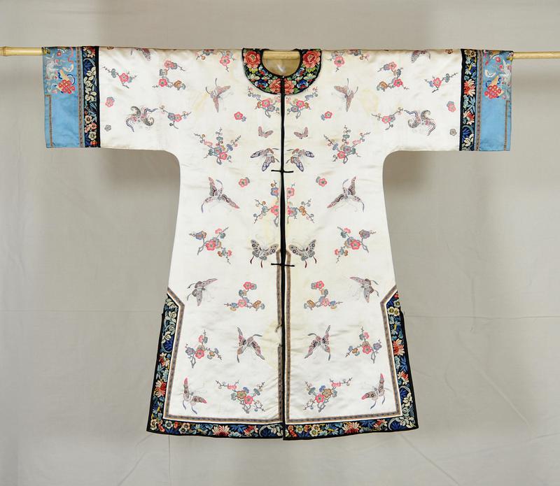 Woman's Informal Domestic Surcoat