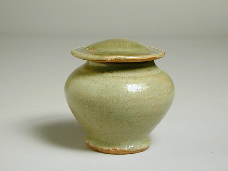 Small Jar with Lotus Leaf Shape Lid