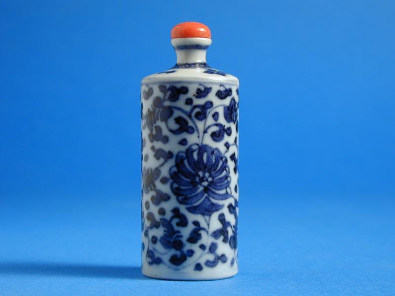 Porcelain  Blue and White Snuff Bottle with Design of Chrysanthemum Scrolls