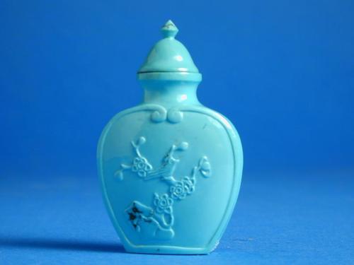 Turquoise Snuff Bottle with design of birds and flowers