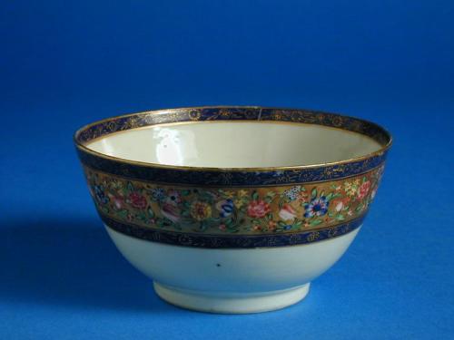 Bowl with Famille Rose Design Floral Bands